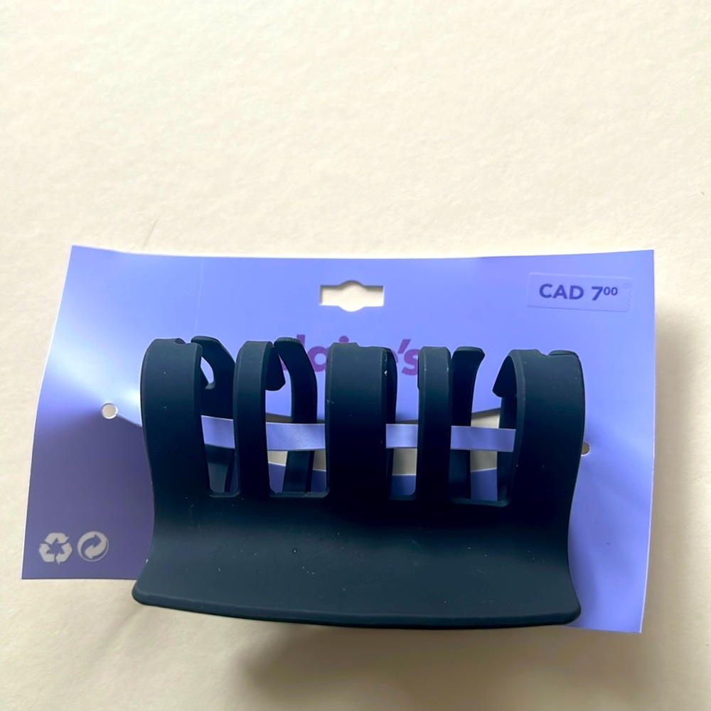 Black matte hair clip